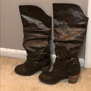Brown distressed leather women’s boots